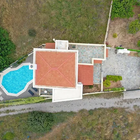 Anastasia Veranna Villa Lakhania