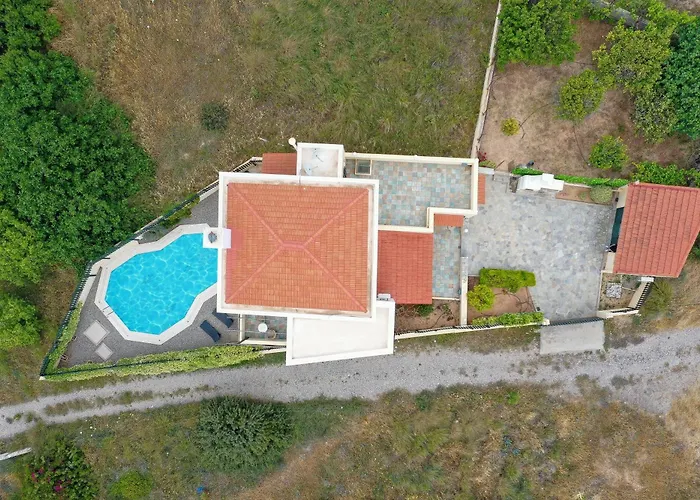 Anastasia Veranna Villa Lakhania