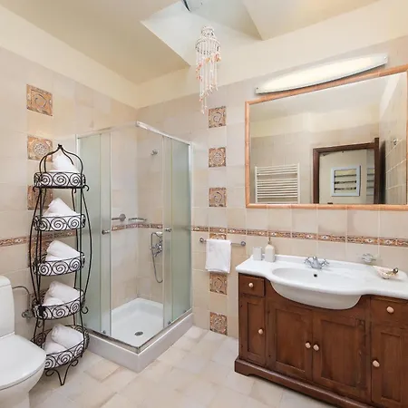 Anastasia Veranna Villa